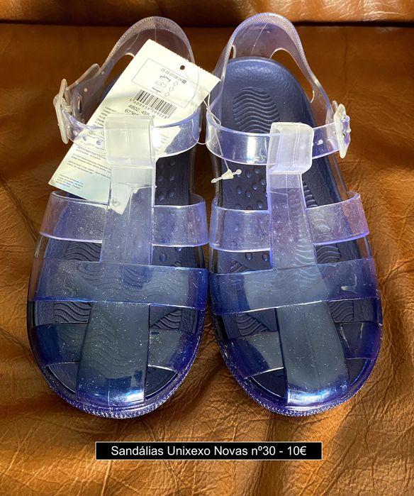 Sandálias novas de criança (modelos e tamanhos vários)