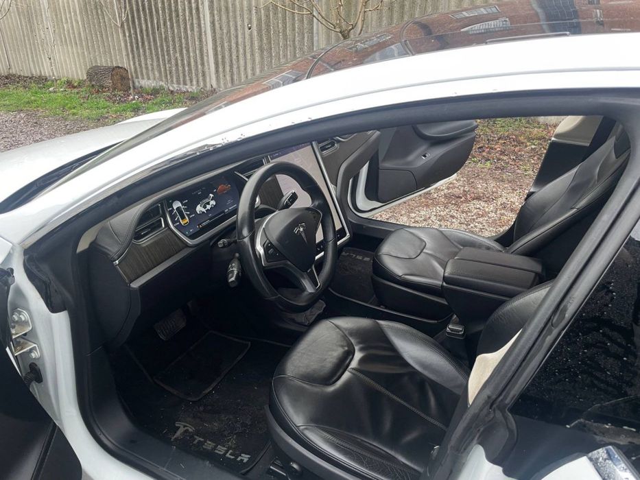 Tesla Model S 2013 год выпуска 60KB пневмо срочно!