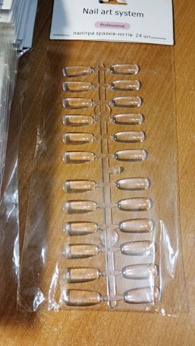 Продаю типсы прозрачные для маникюра..АКЦИЯ. все за 100.