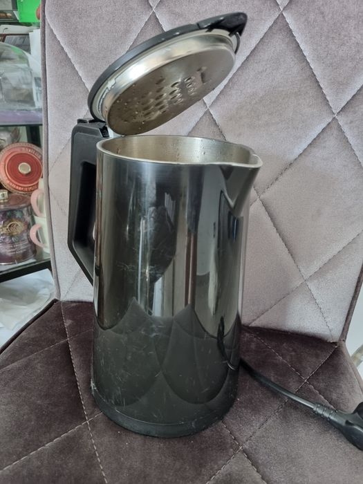 Czajnik elektryczny trzyma temperaturę