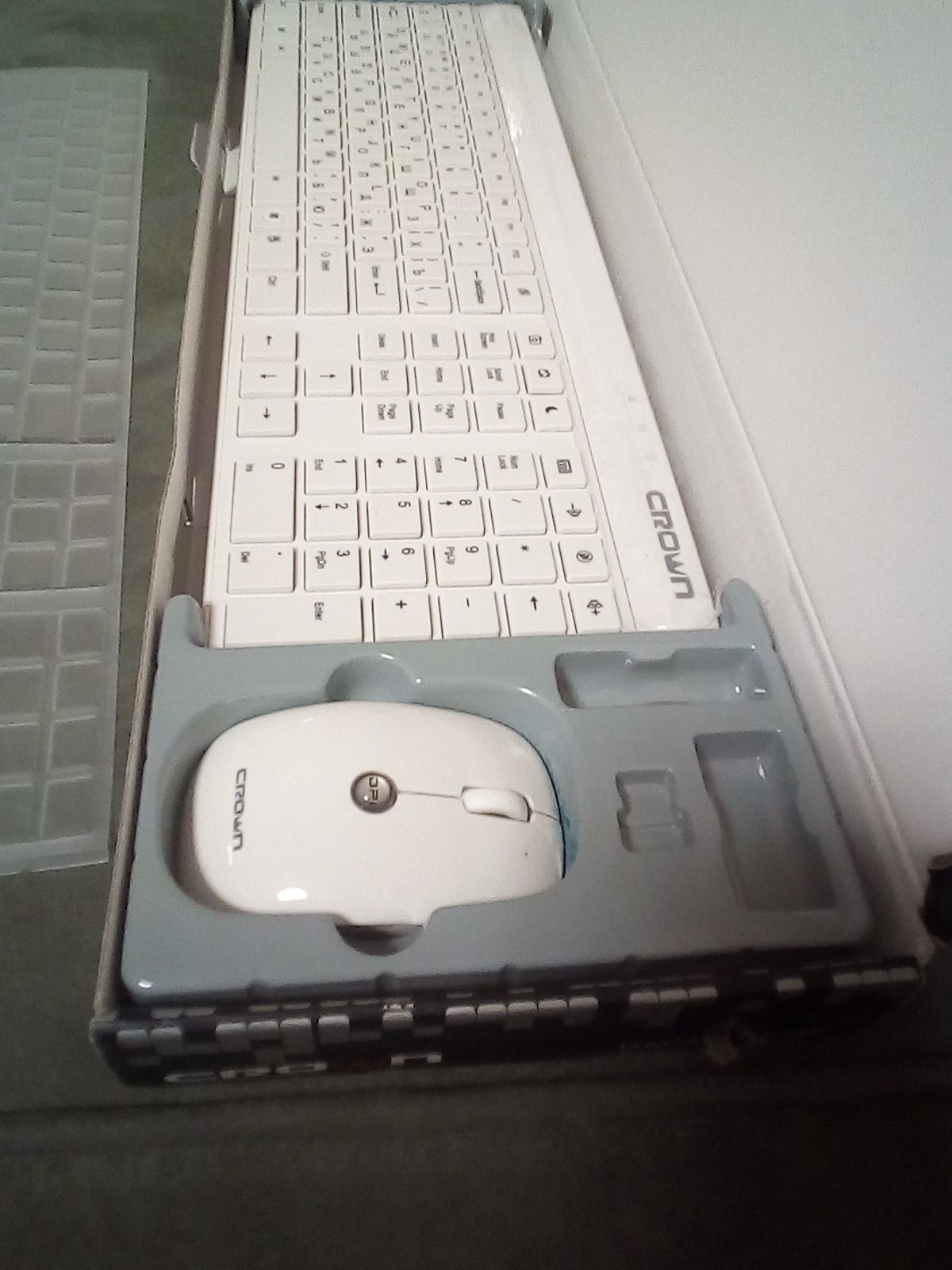 Клавиатура для компьютера белого цвета новая безпроводная