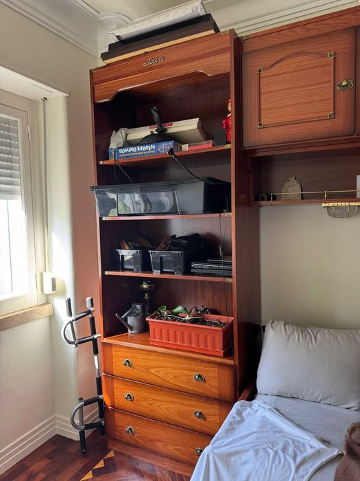 Conjunto de Moveis de Quarto em Madeira