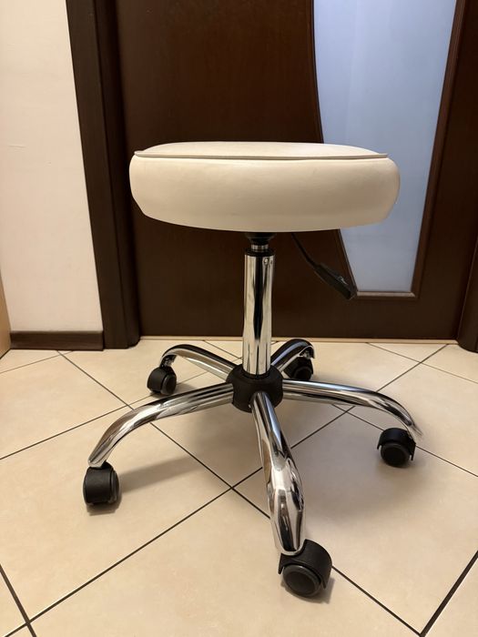 Taboret kosmetyczny obrotowy