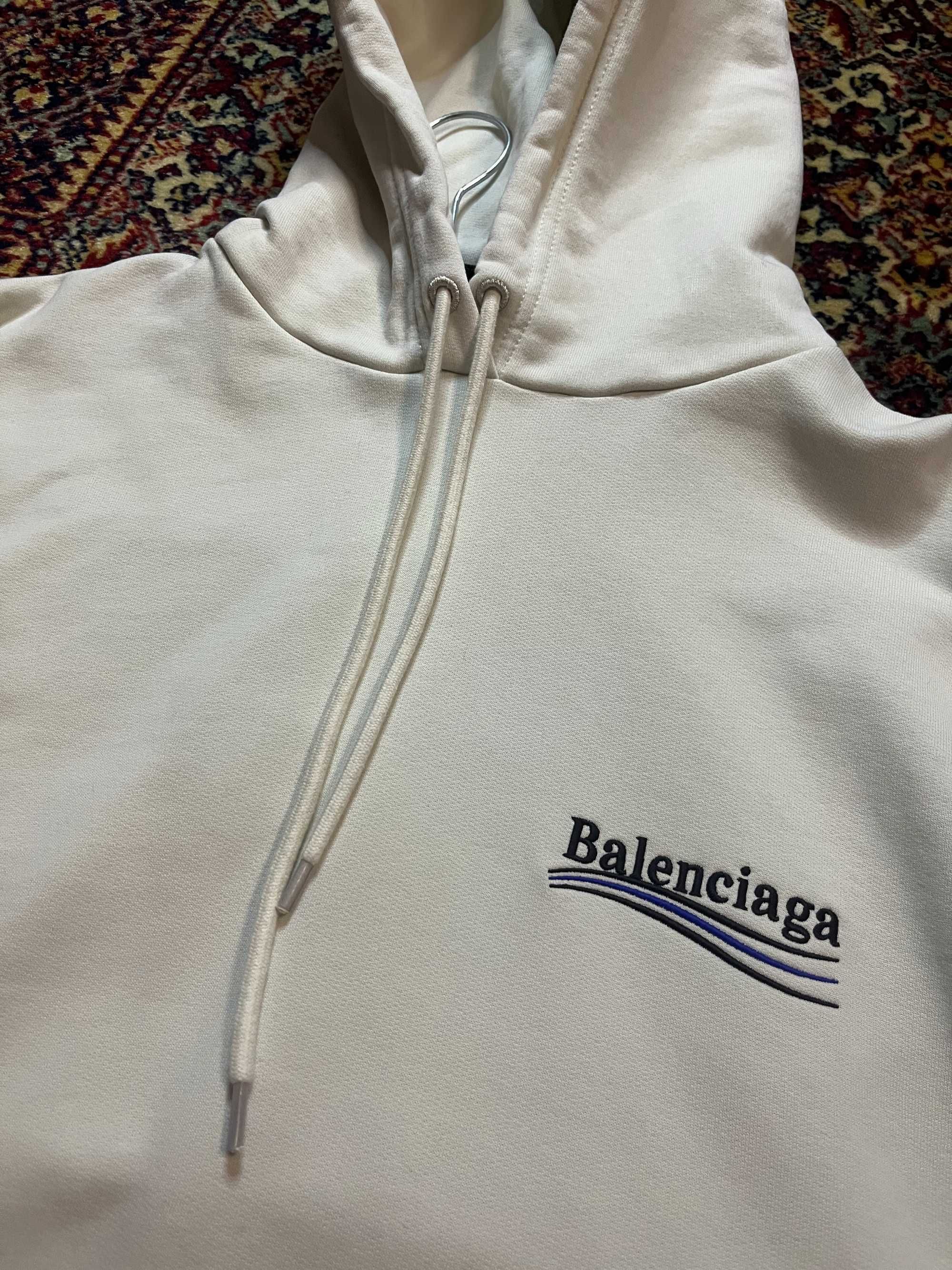 Balenciaga Political Campaign-print Hoodie Bluza z logo Balenciaga