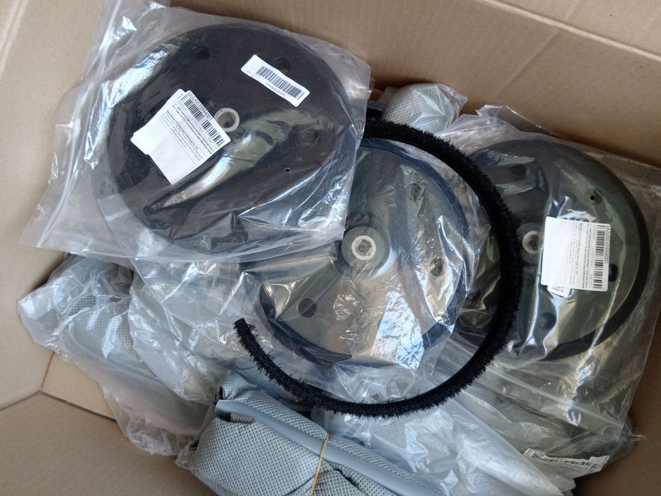 Щітки до жирафи. Мішки. Тарілка.