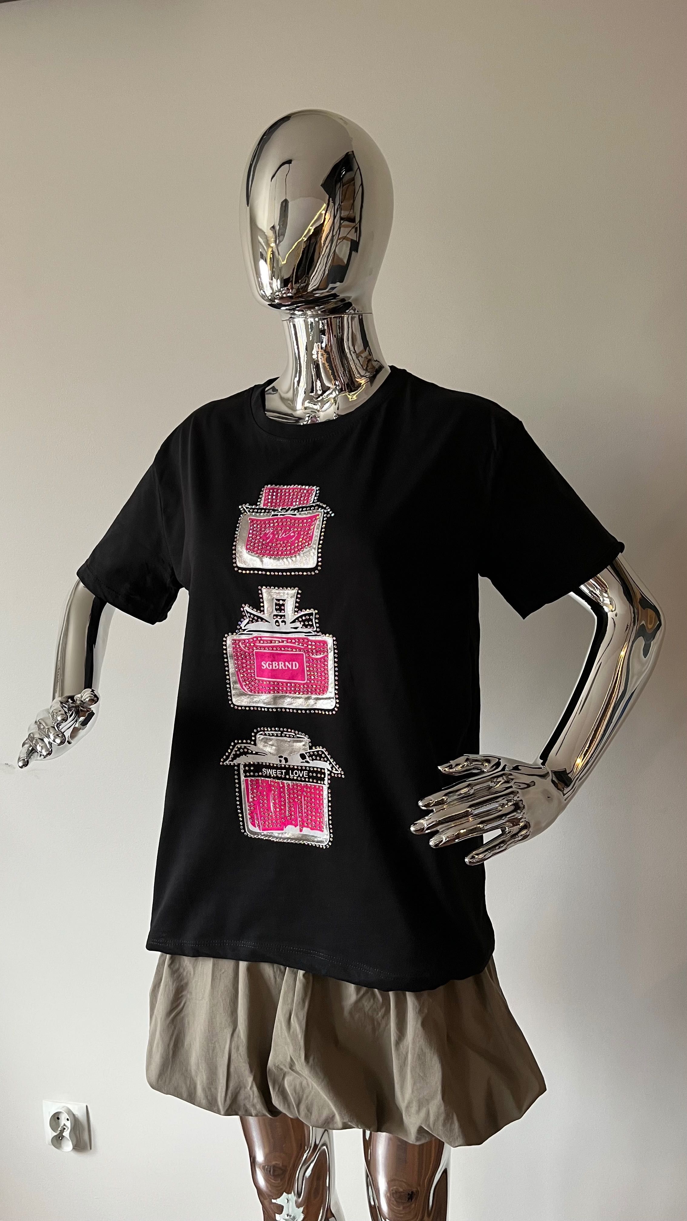 Czarny T-shirt z motywem perfum