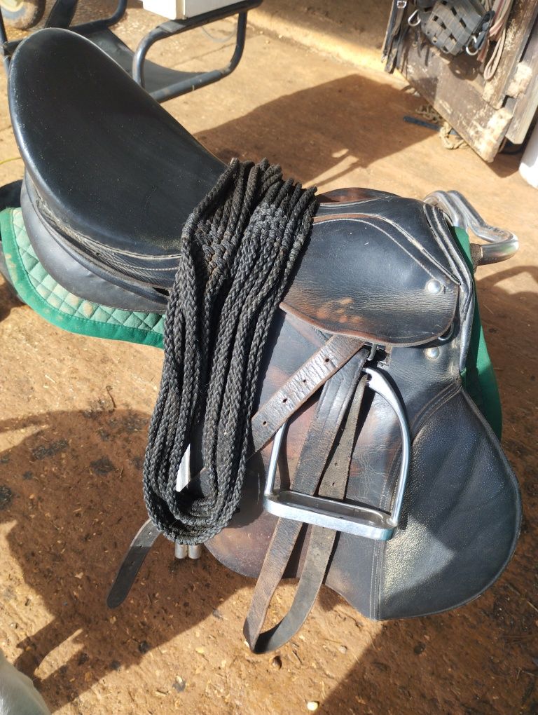 Vende se 2 selas de equitação