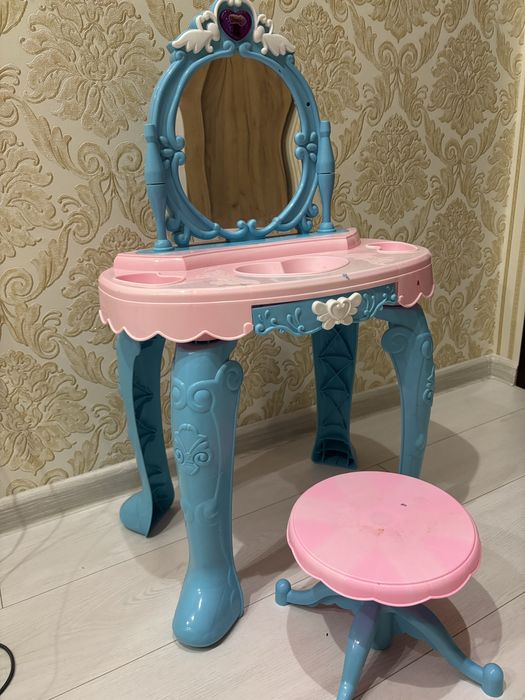 Продам дитячий косметичний столик