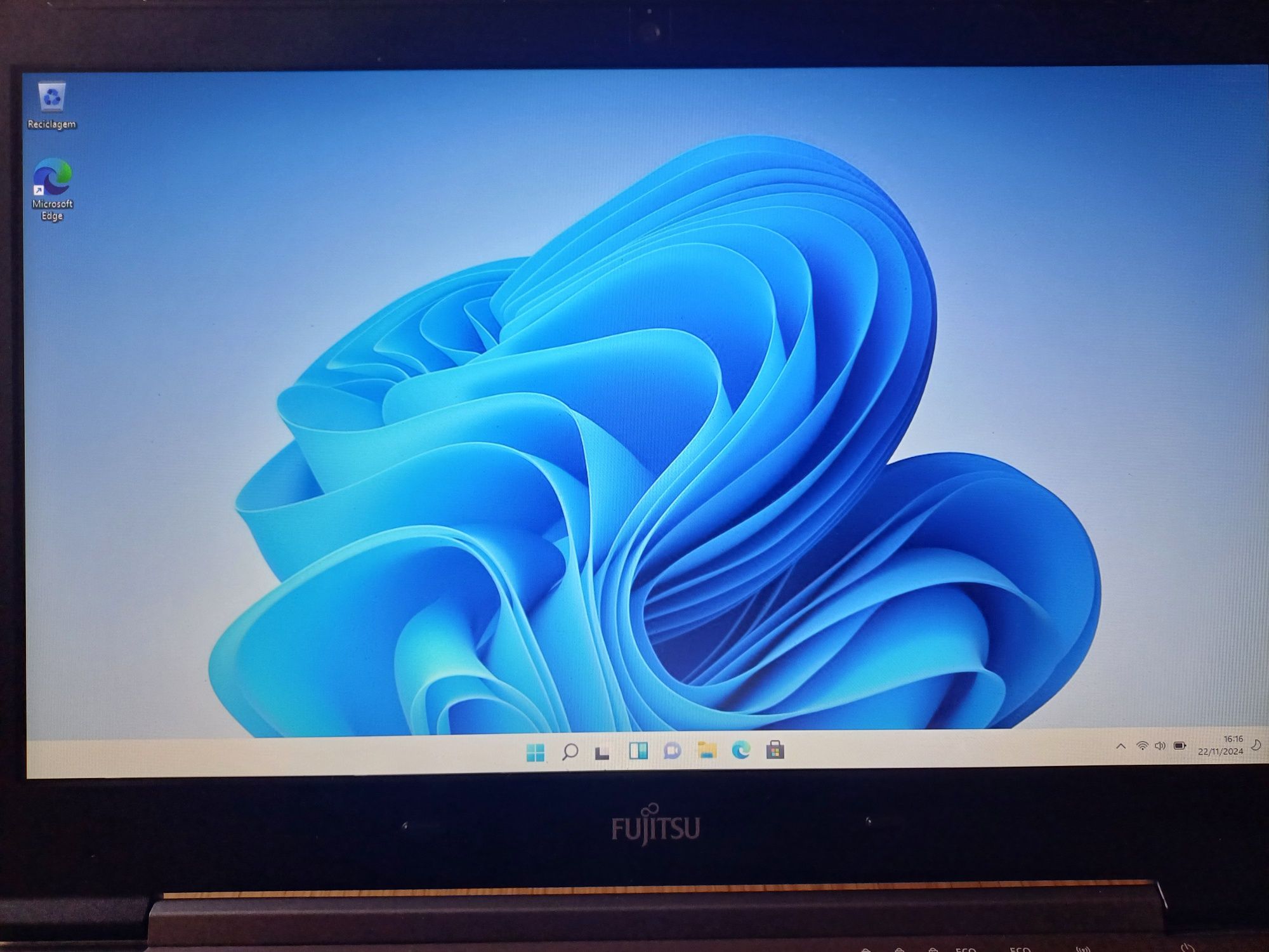 Portail fujitsu siemens i5 8gb ram 500hdd windows 11