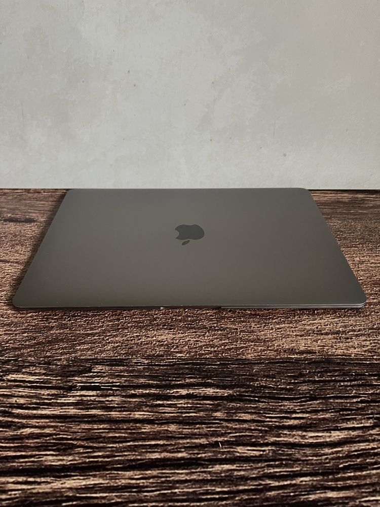 Apple MacBook Air 13.3, 2019год, core-i5,озу-8gb,ssd-256