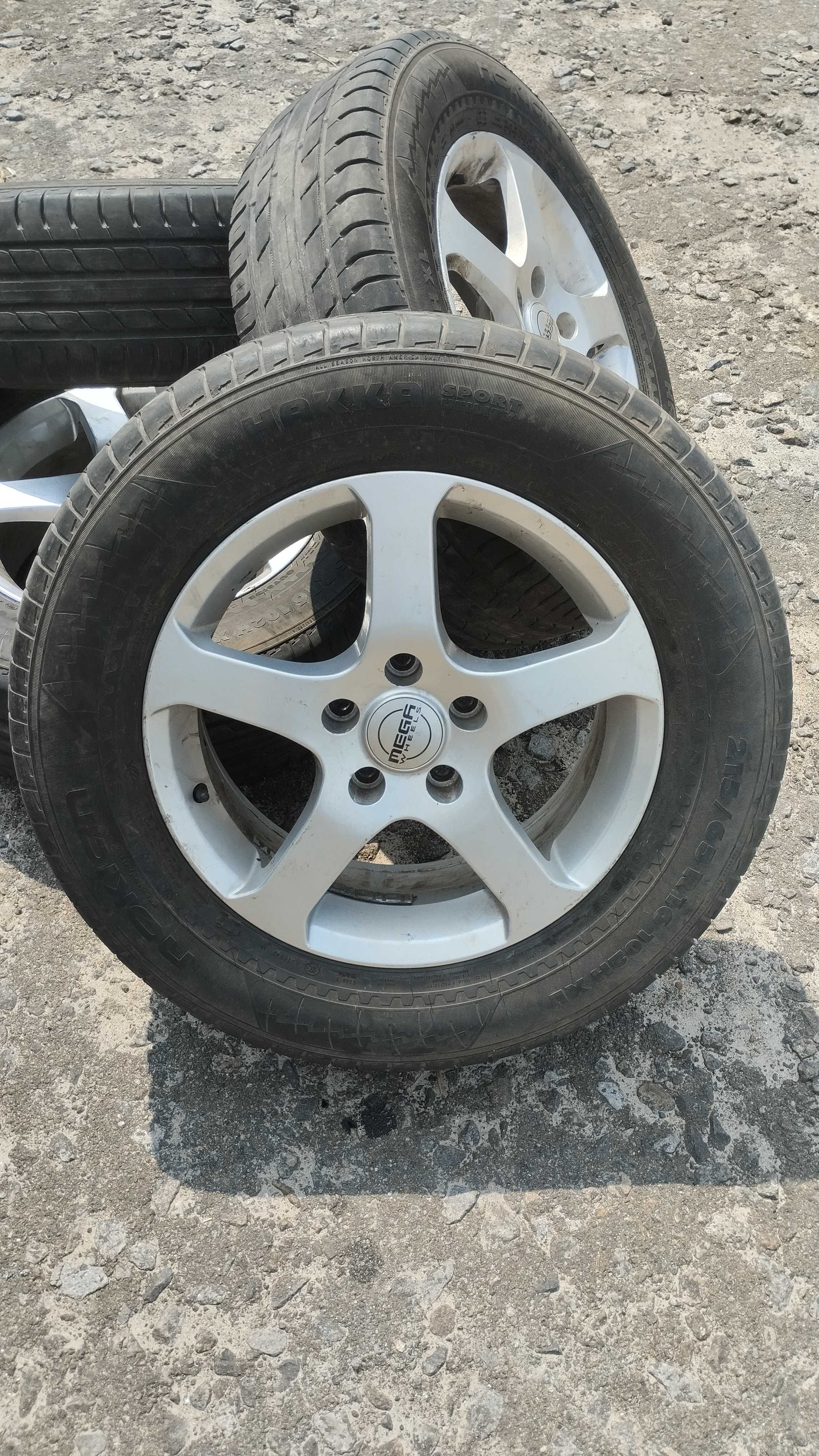 Колеса, шини, Диски R16 5*114,3 Nissan X-trail 225/65 R16