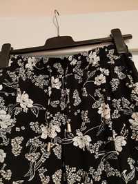 Czarne materiałowe spodnie w białe kwiaty, Amisu, rozmiar 38