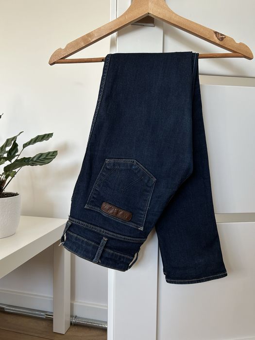 Jeansy Wrangler Slim Leg W25 L30