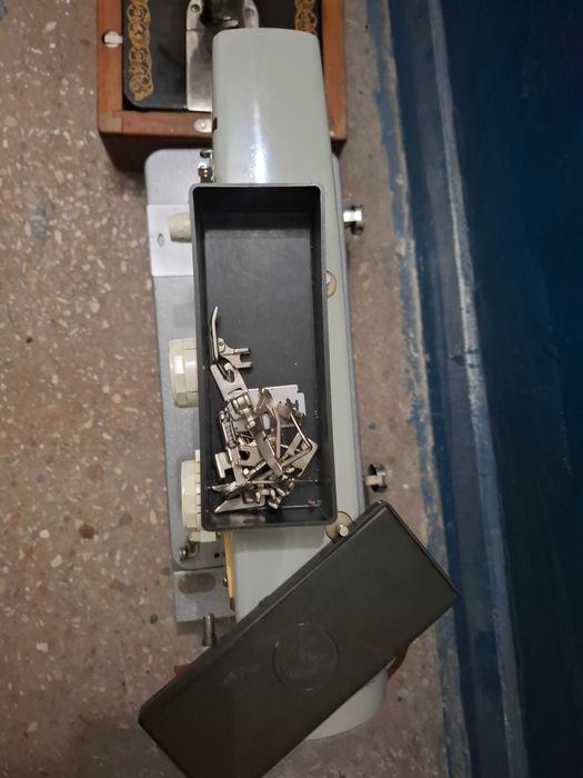 Швейная машинка чайка подолка.