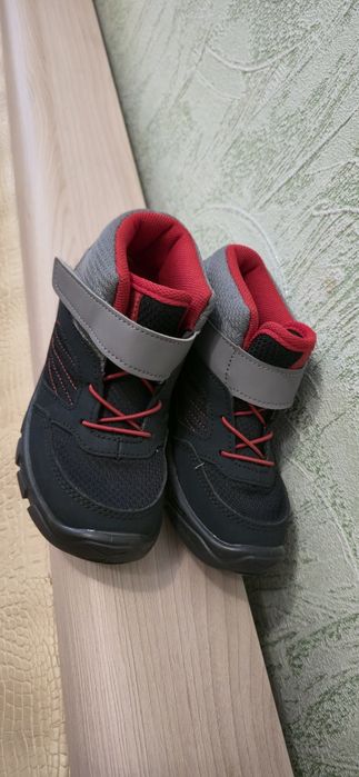 Черевики дитячі туристичні QUECHUA темно-сині 
Залишити відг