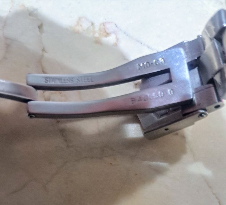 Relógio cronógrafo em aço.