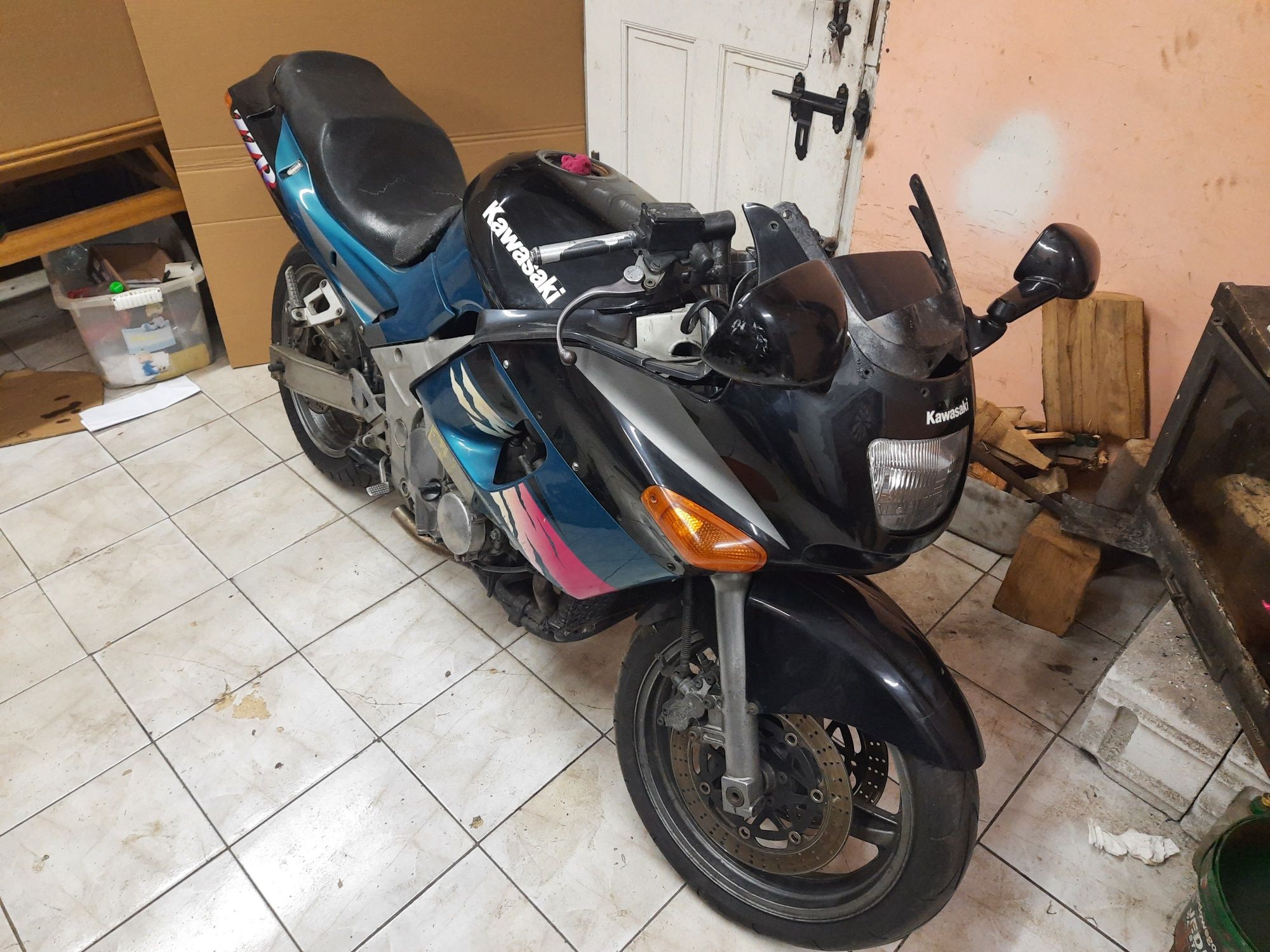 Kawasaki ZZR 600 części koło Licznik owiewki bak sety kierunkowskaz