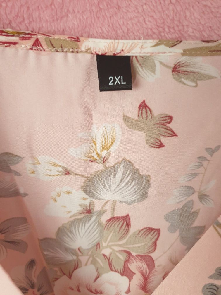 Letnia, różowa bluzka w kwiaty r.2XL