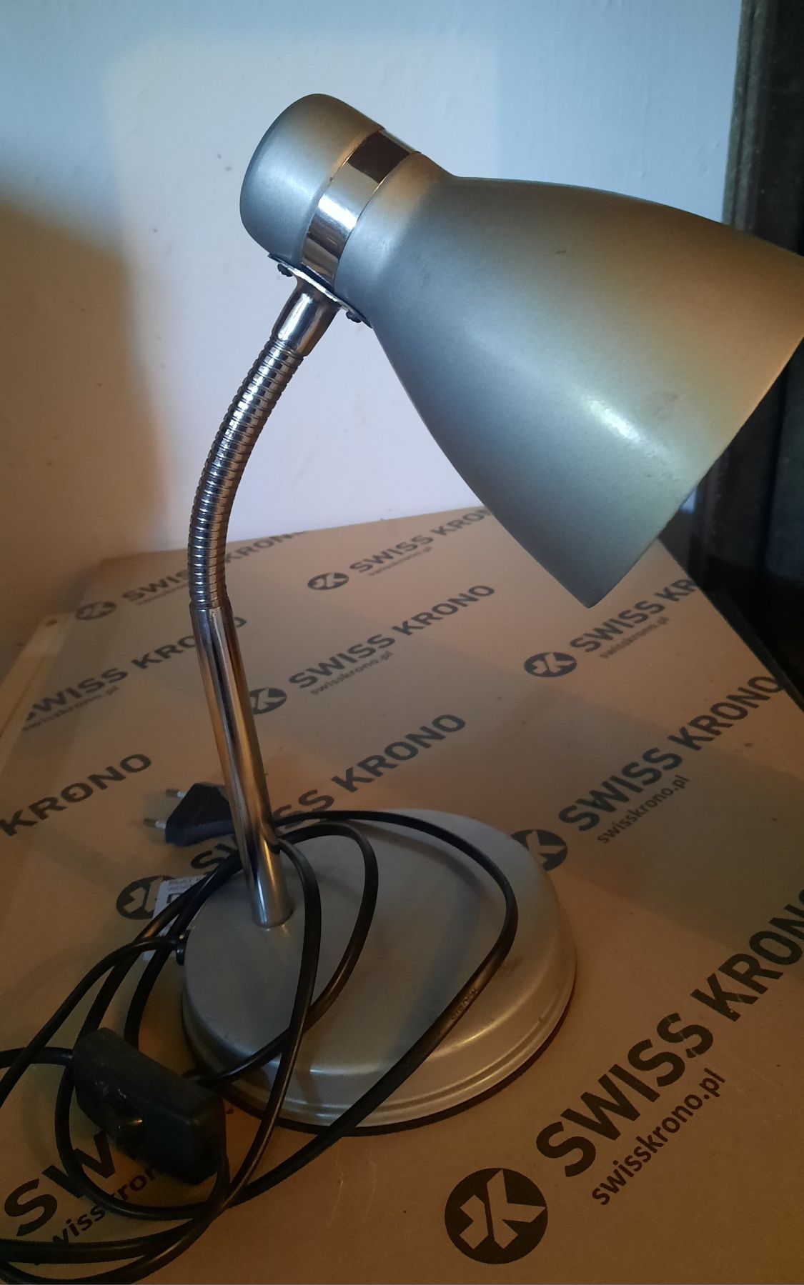 Lampka biurkowa srebrna