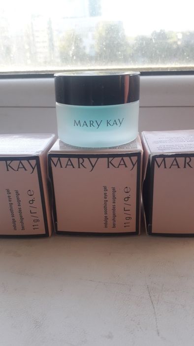 Заспокійливий гель для кожи вокруг глаз.