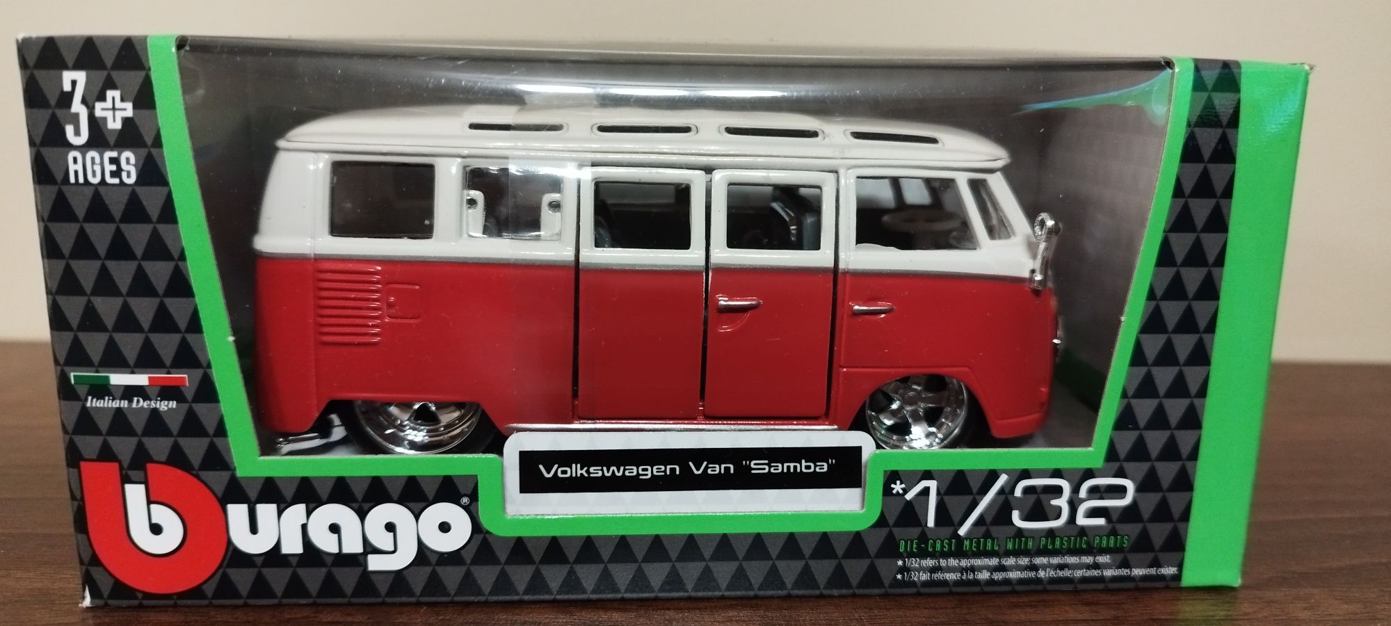 Bburago Volkswagen Van T1 Samba, w skali 1:32 Burago.