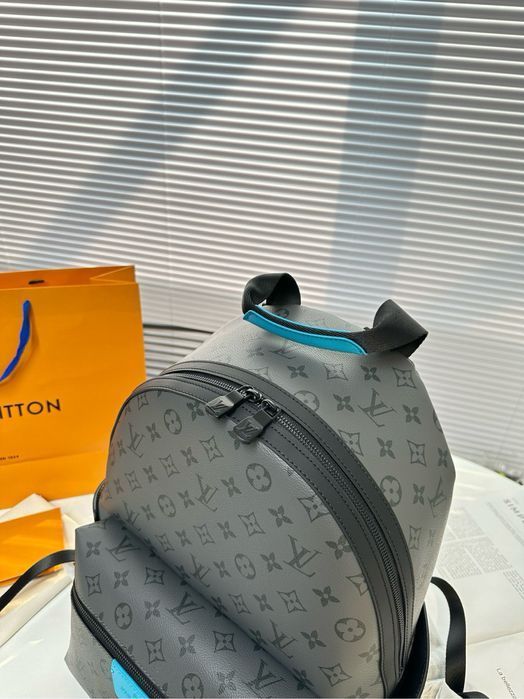 Louis Vuitton Monogram рюкзак серый мужской унисекс кожаный