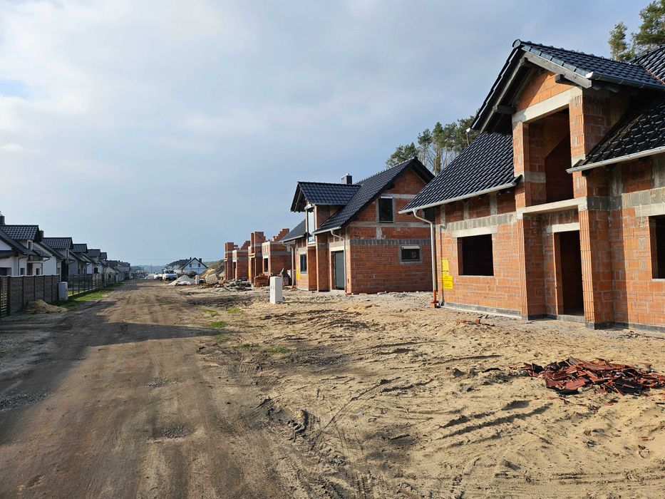 Nowe Domy w zabudowie wolnostojącej przy ulicy Widokowej.