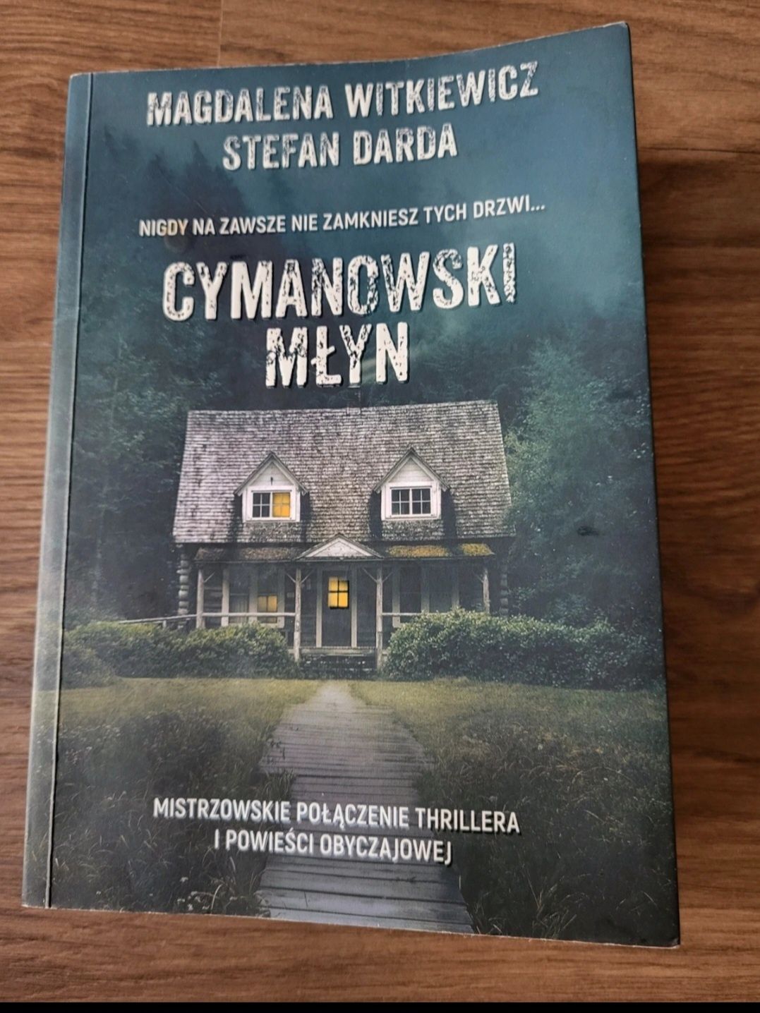 Cymanowski Młyn Magdalena Witkiewicz Stefan Derda

W środku podpi