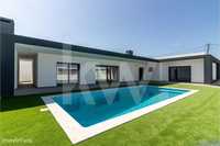 Moradia Térrea T4 | Lote 650m2 |3 Suites | Piscina | Garagem | Azeitão