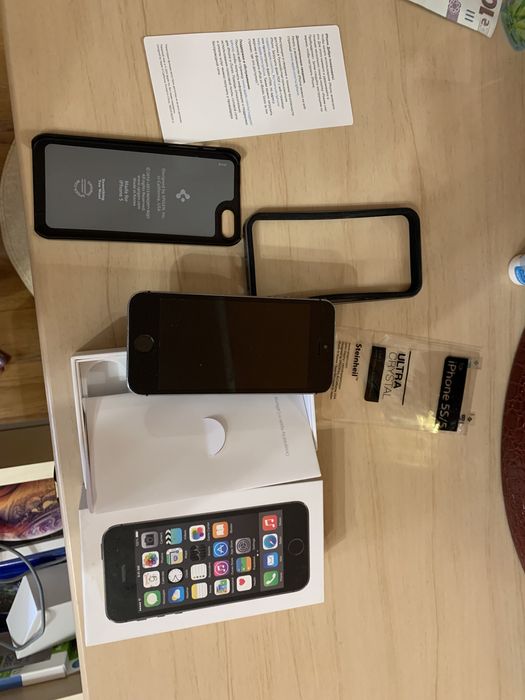 Продам IPhone 5s Spase gray кольору 16 гб