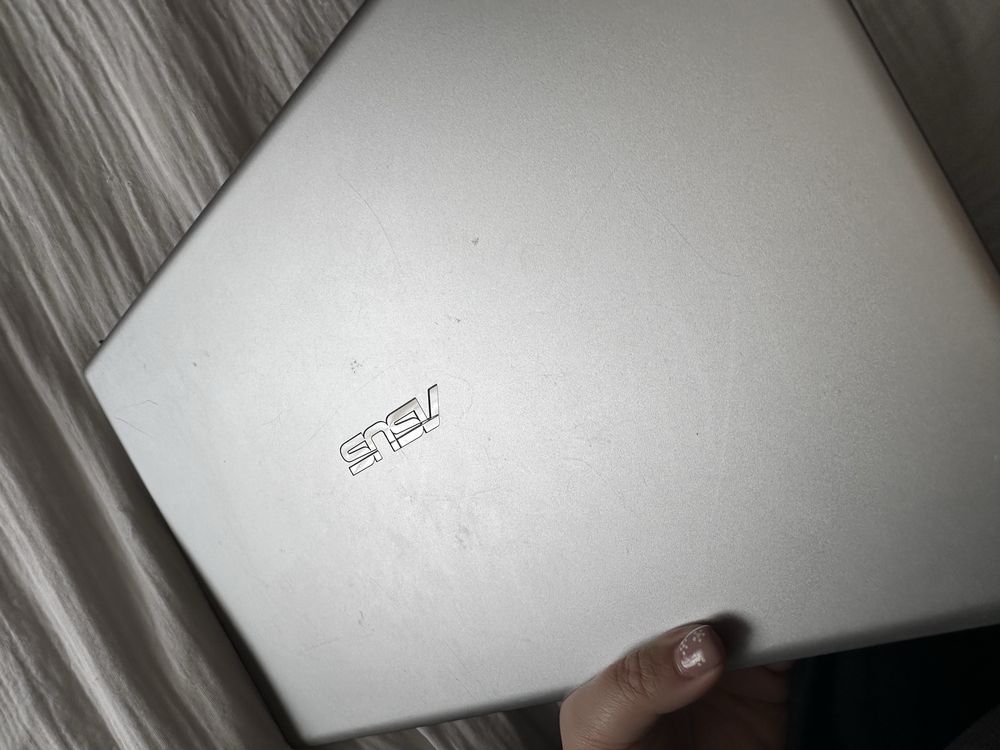 ASUS VivoBook 15