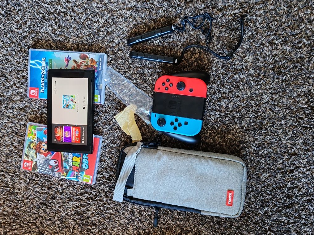 Nintendo switch com dois jogos e acessórios