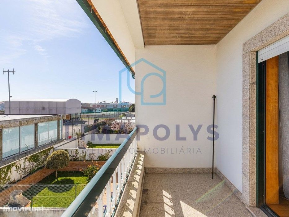 Moradia com ótimas áreas a 200 metros da praia