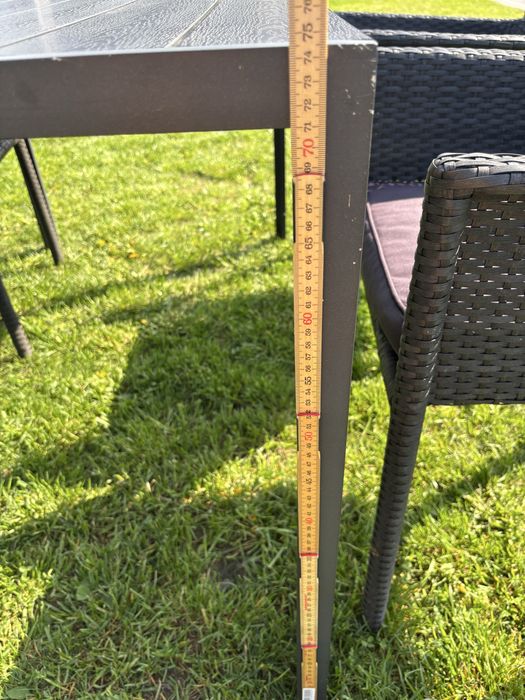 Stół ogrodowy + 4 krzesła z poduszkami