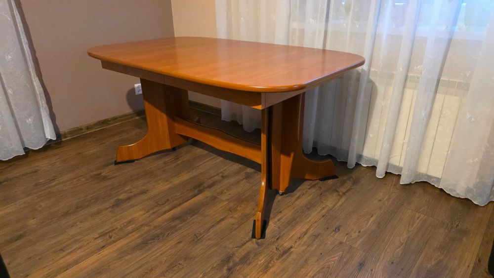 Stół do jadalni/salonu z krzesłami