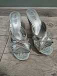 Klapki guess srebrne