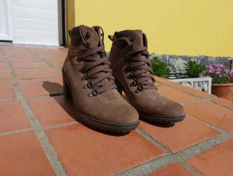 Botas castanhas FOREVA - tamanho 40 (serve 39)