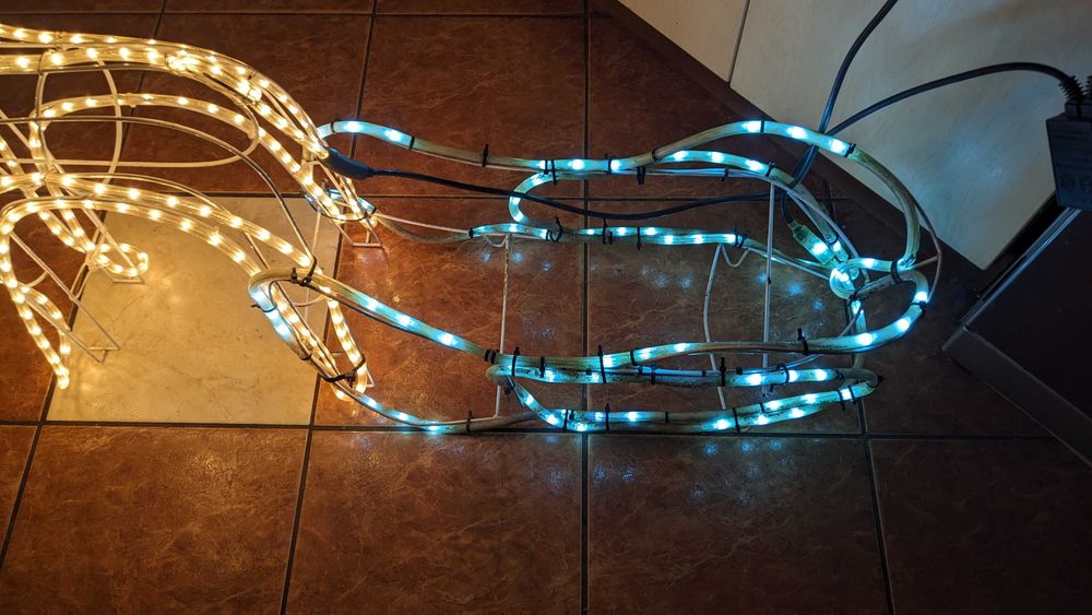 Renifer z sankami,  LED, długość 130 cm, radość dla dzieci