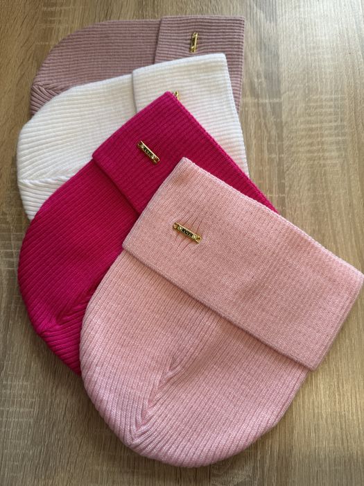 Шапки розпродаж чоловічі і жіночі