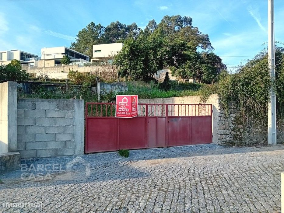 Terreno de construção a dois minutos do centro da cidade.