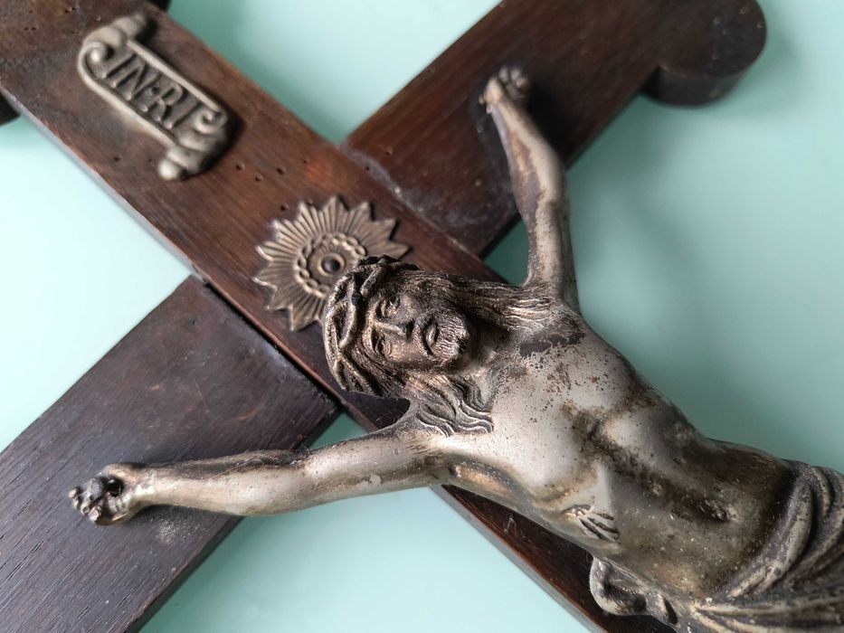 Drewniany krzyż (56 cm) z przełomu XIX/XX wieku