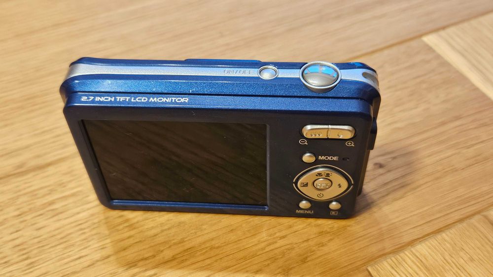 Kompaktowy aparat cyfrowy Traveler XS 4000