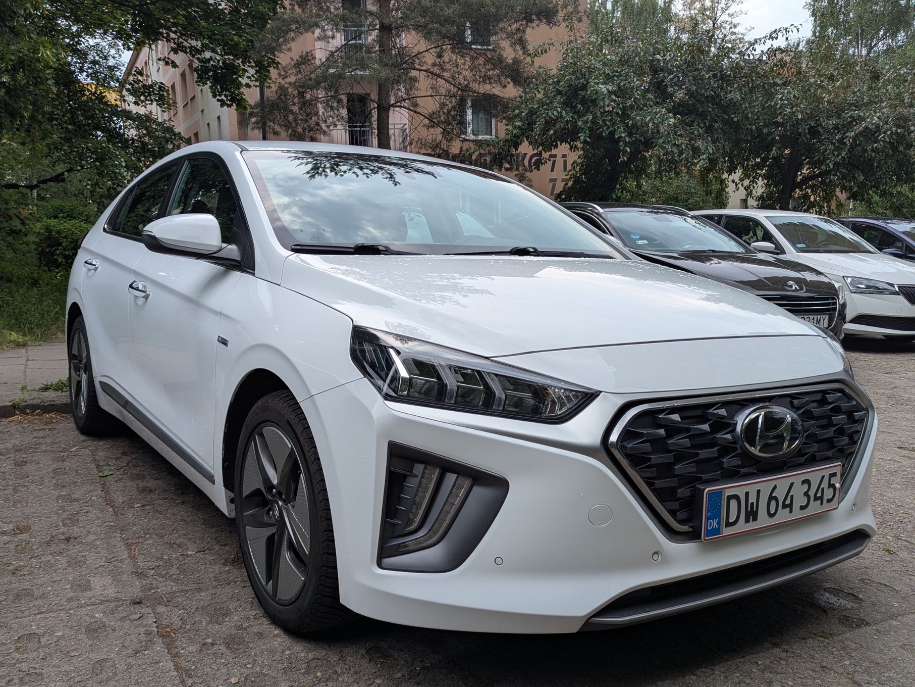 Hyundai IONIQ Hyundai Ioniq 1.6 GDI Hybrid Premium w idealnym stanie