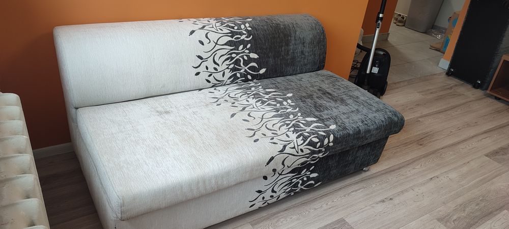 Продам розкладний диван в гарному стані + пуф в подарунок