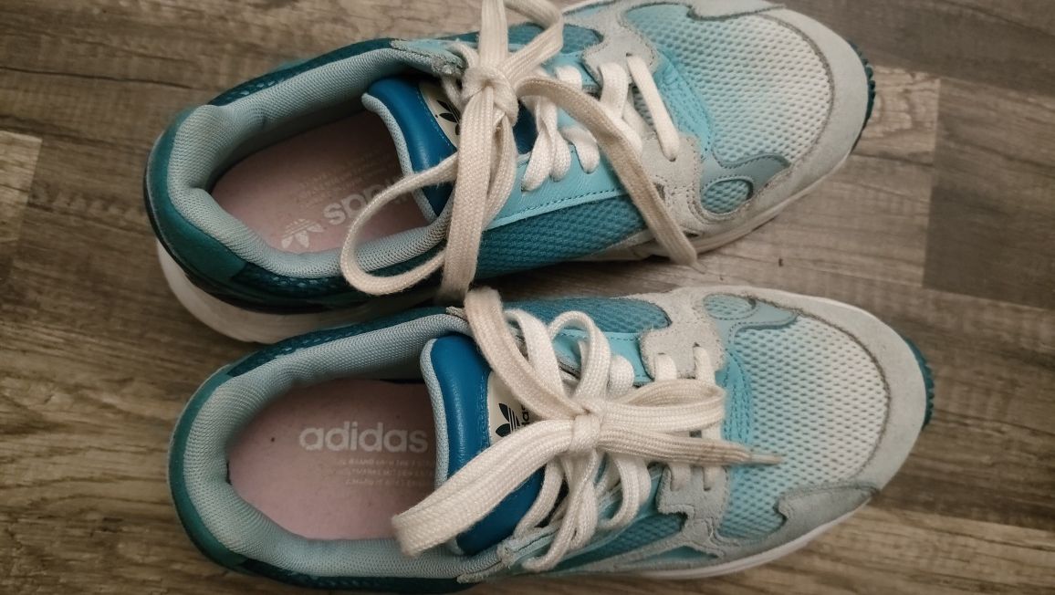 sportowe buty Adidas FALCON  39 1/3 w super stanie