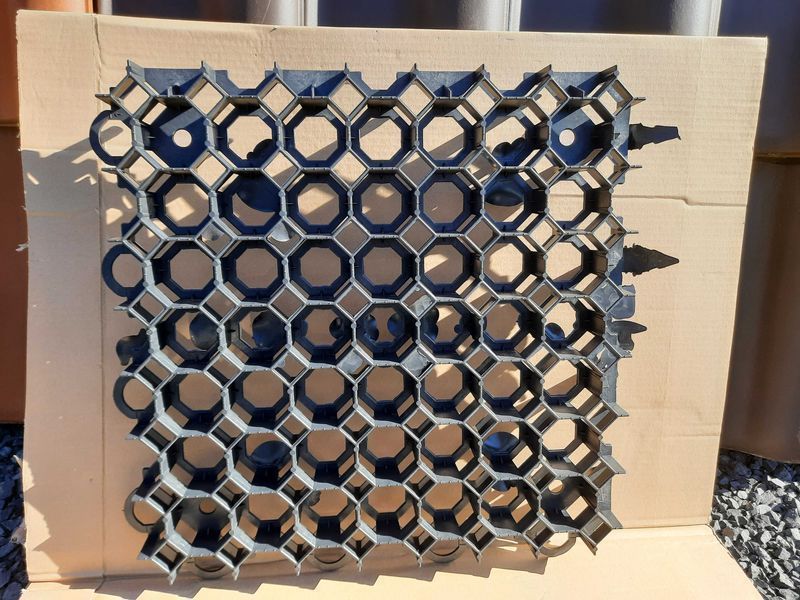 Kratka Trawnikowa Chodnikowa Parkingowa 50x50x4 czarna 2 gatunek