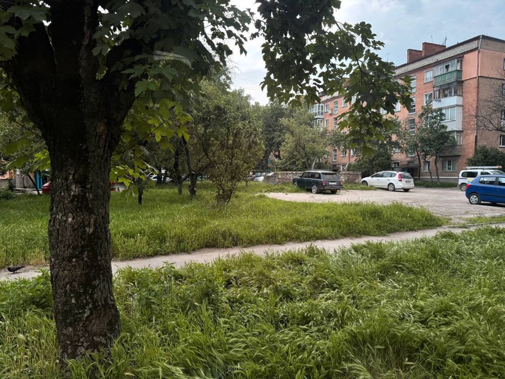 Продам терміново комерційну земельну ділянку в городі під будівництво