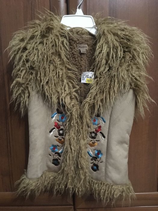 Жилетка безрукавка меховая Aldo