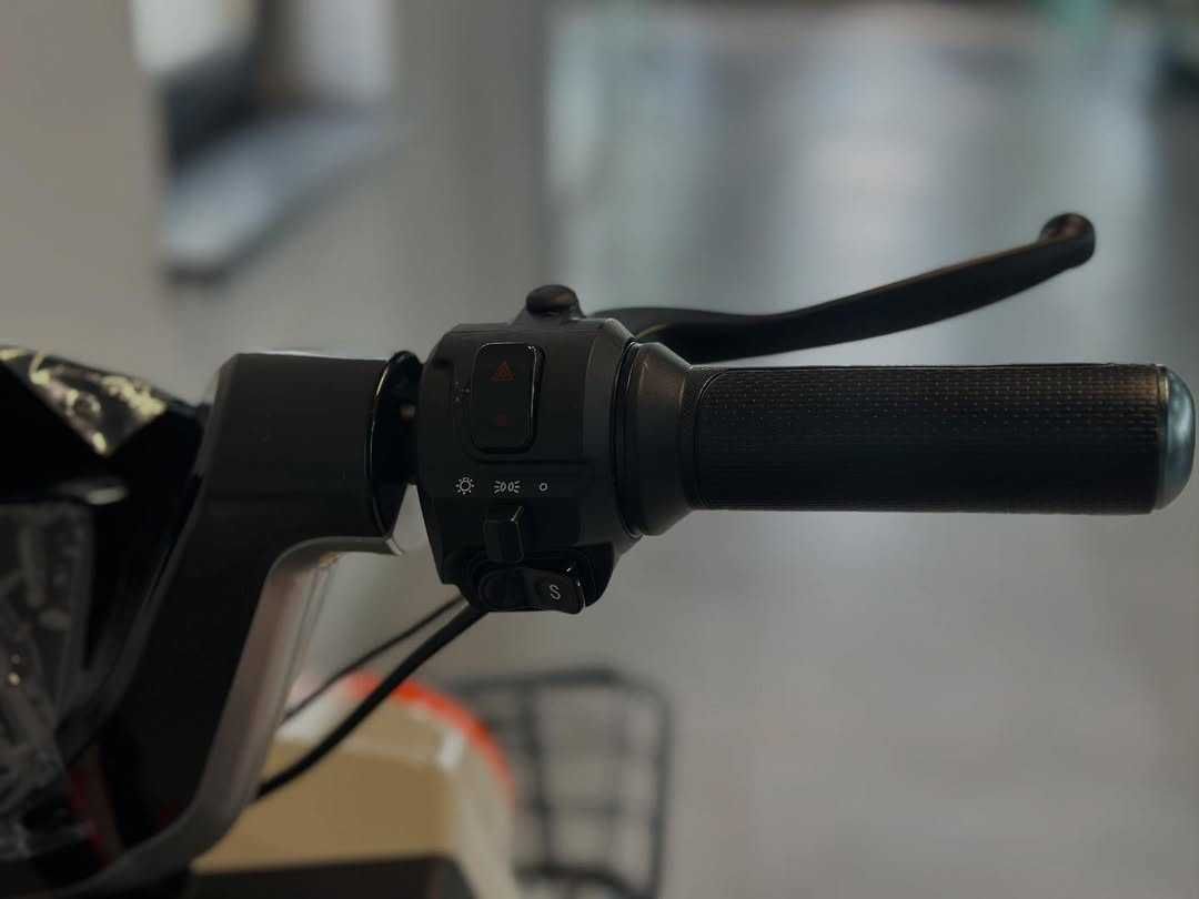 Crosser Booster Електро велосипед Электро скутер 60V/ 800W City Black