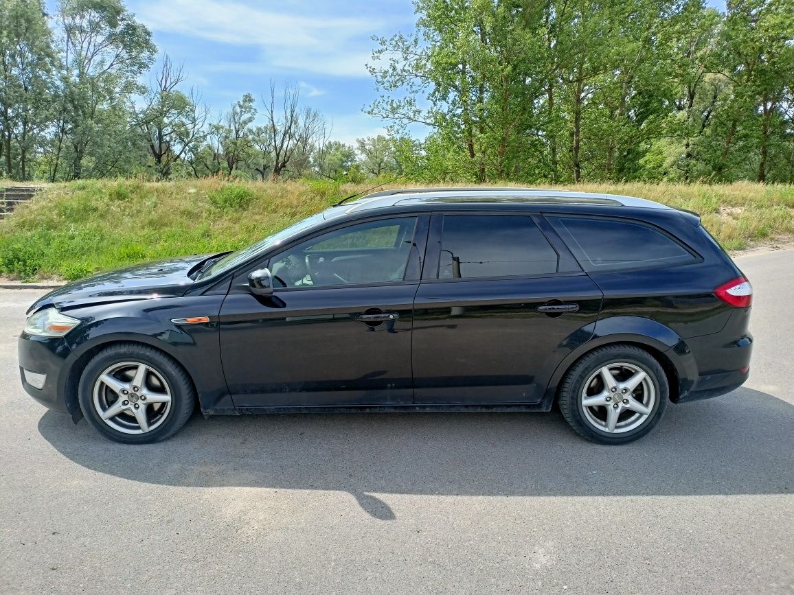 Ford Mondeo 2.0 Ghia 2008 uszkodzony